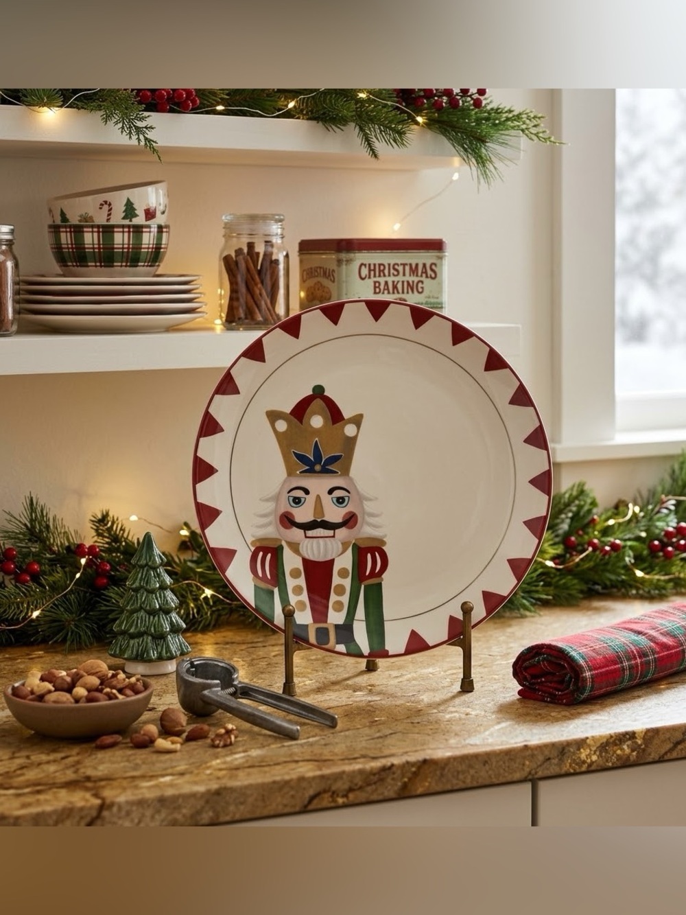 Set Of 4 8.5 INCH DOLOMITE PLATE W/NUTCRACKER FACE